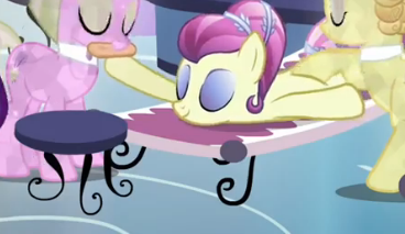 thedenofravenpuff: Another random Crystal Pony observation. The glow and crystalline
