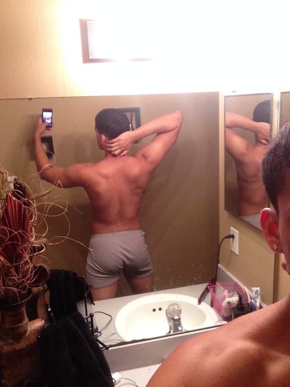 idgafwhawha:  100 LIKES! &amp; HIS TWERKING VIDEO WILL BE POSTED ;-) Reblog &amp;