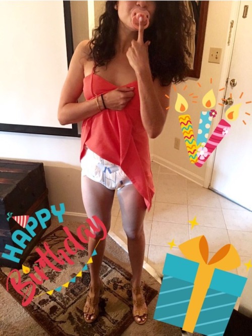 doctorssunshine:I’m a birthday baby Happy birthday, baby Daddy put me in diapies… Cuz I