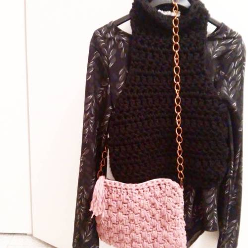 Crochet on crochet? Lot of vitamins 90s inspired wool top + super pink crossbag #vitamins