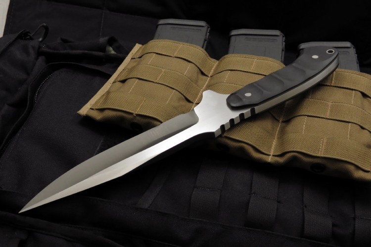 gunsknivesgear:  Olexey Pigsticker. A fearsome combat/hunting knife from a well-known