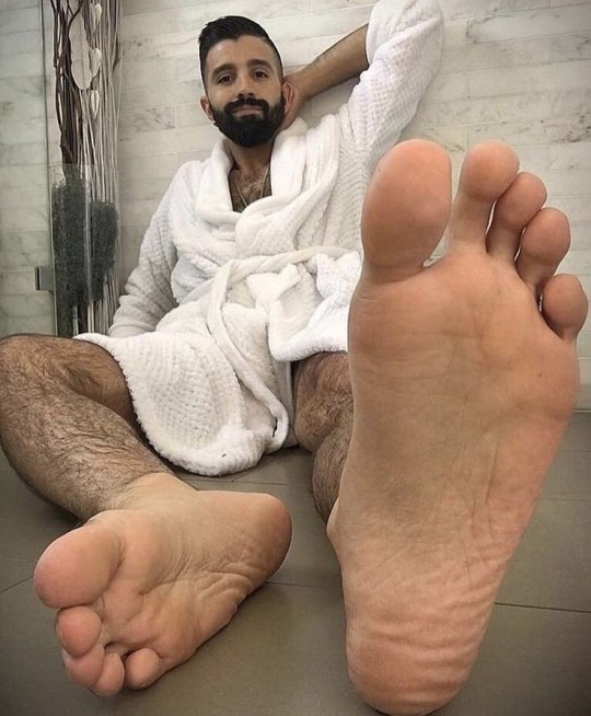 ficfunfeetman: great feet