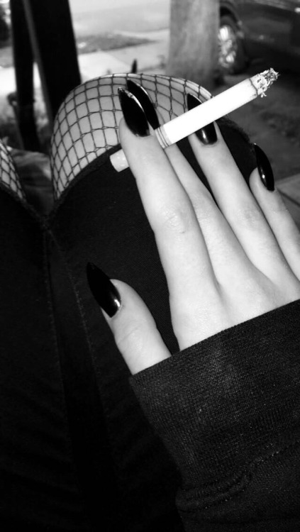 l0st-and-f-a-d-i-n-g:I love my nails sooo much 🖤 (my picture, please don’t steal or remove caption 💕)