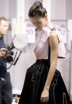 glitter-in-wonderland:  brunze:  hauteheavens:  Antonina Vasylchenko backstage at Dior Fall 2013 | RTW   f a s h i o n • b l o g    xx