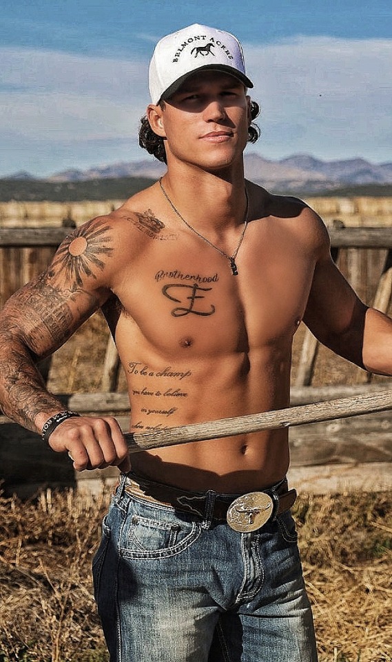 hot-and-shirtless - HOT AND SHIRTLESS