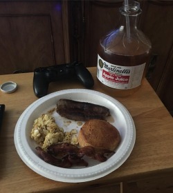 My last Sunday off #breakfastinbed #ps4 #martinellis https://www.instagram.com/p/Bpe8GmMlcJwWSkijRPHf2bwPBo5wwkYky-kAM40/?utm_source=ig_tumblr_share&amp;igshid=yl6kkiwr2oce