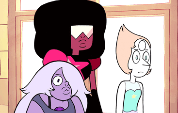 Here&rsquo;s a small gifset of Garnet adjusting her glasses