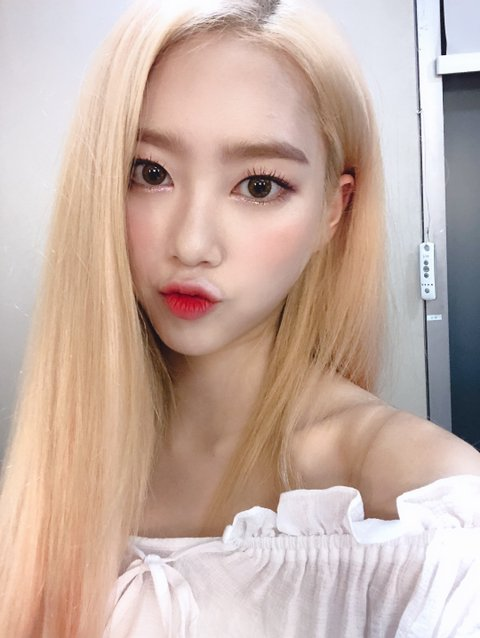 korean-dreams-girls:  JiHo (Oh My Girl) - Selcas  