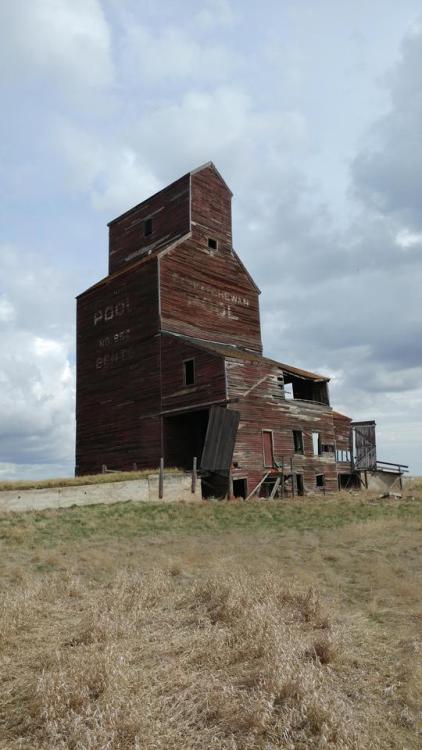 eggcup: abandonedandurbex: Grain Elevator in the ghost town of Bents, Saskatchewan [5312x2988] Sourc