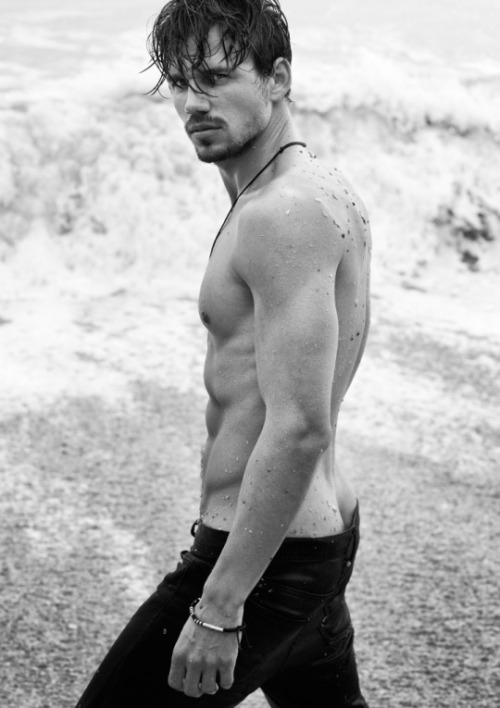 takemetobedandlosemeforever:  Peter Winkler
