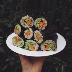 It’s been too long (ie. over a day) since I last had sushi, so here is my late lunch ft. The result of sampling eyeliners all over my hand {brown rice sushi with veggies, avo and tamari on the side} 🌸👌