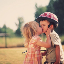 kiss en We Heart It. http://weheartit.com/entry/74489619/via/DjurdjaM