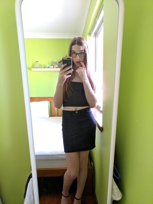 ian007fan: toyingwithcorsets: I’m loving this skirt! So versatile, and incredibly appropriate 