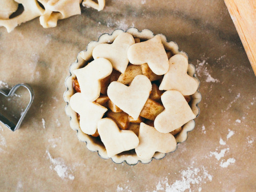neekaisweird:Single Serving Deep Dish Apple Pie