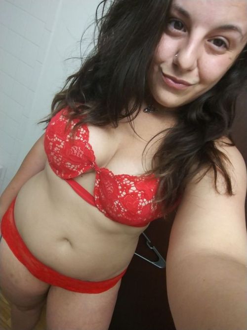 Lady in red. Add my regular free snap, info below! Regular Snapchat is Kc042, will get you to the pr