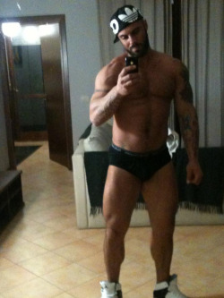 sfballer:  great body! by jimatgym http://flic.kr/p/fUaeqY