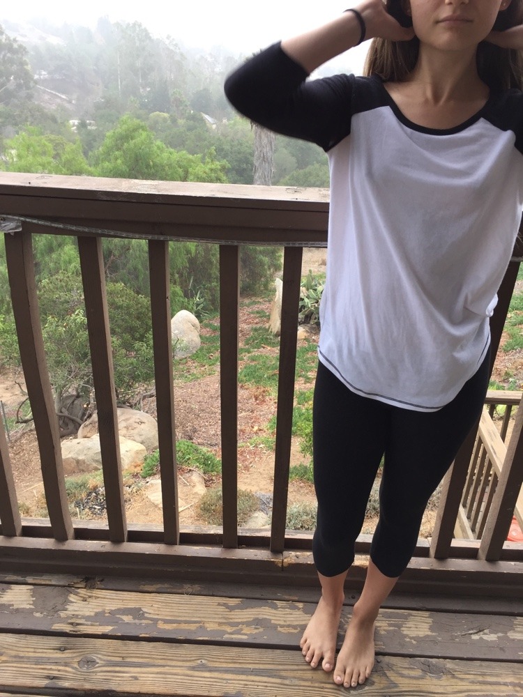xotellyourfriends:  So cold out 🌸💋
