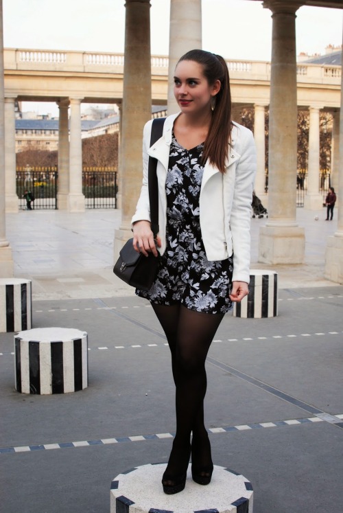 tightsobsession:  The flowery romper.Via Graffiti’s Diaries.