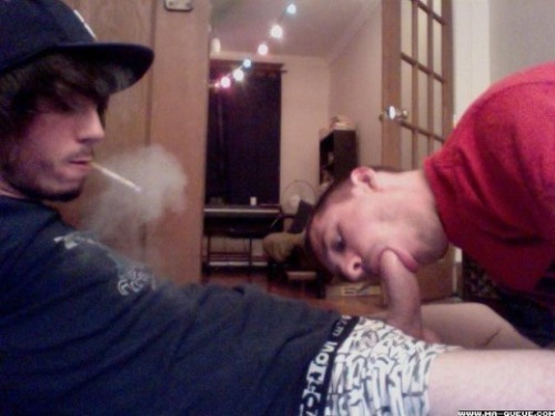 aussiegaysub:  fag acting like a good fag…