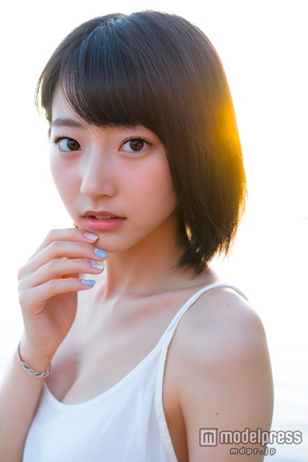 yoimachi:  武田玲奈が魅せる“水着コレクション”解禁　人生初海外ロケのオフショットも満載 - モデルプレス
