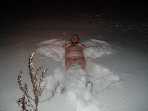 kinkymainahs:January 19, 2009 - some random spanking horse fun, and a naked snow angel! ——- Want to see more pix from a 24/7 RT kinky couple?  Visit us: http://kinkymainahs.tumblr.com