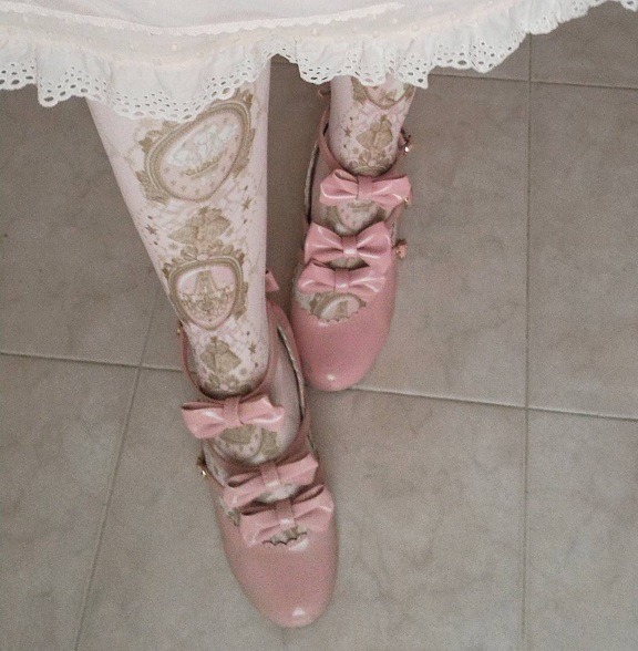aurorasugarrose:  I miss wearing pastels so much! &lt;/3 (on Instagram https://www.instagram.com/aurora_sugar_rose/)