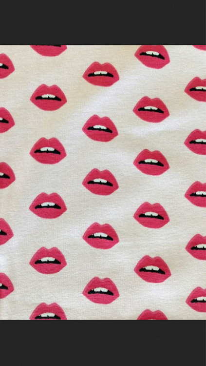 kaaamilkaaa:  kiss в We Heart It http://weheartit.com/entry/83465161/via/as_kamilytea