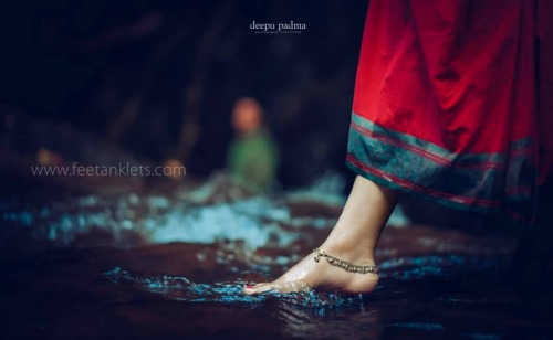 The rhythm of drops as she touches the water. . . Click @deepu_padma_photography  . . #photographylo