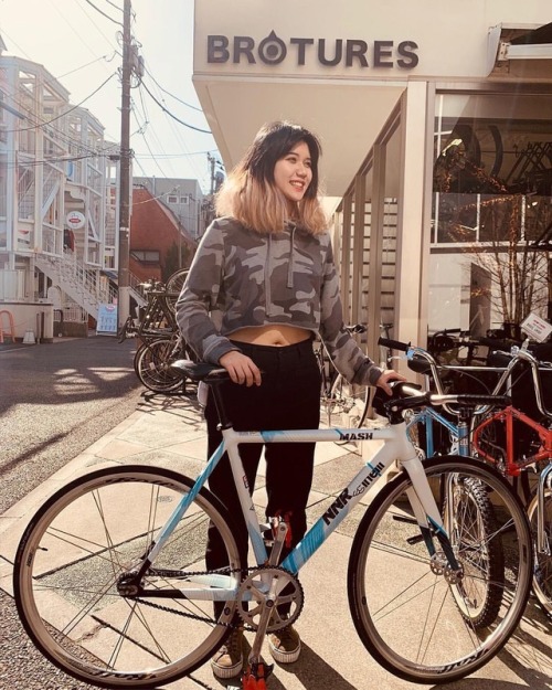fixiegirls:Repost: @xch_eanx 일본 자전거 가게 • • #fixie #fixiegram #fixiedgear #fixieporn #fixiegirls #fix