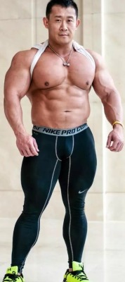 Porn Pics :“More muscle, less clothes is my motto.”