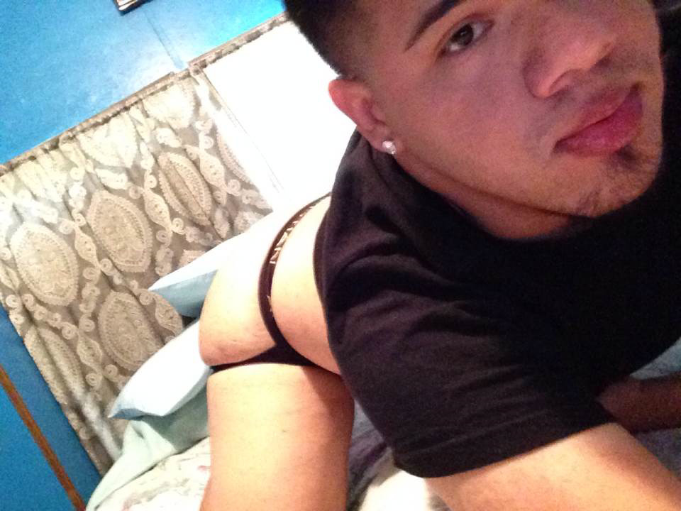 betomartinez:  Beto’s Corner  http://betomartinez.tumblr.com/  Damn those cakes