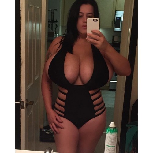 amateur-selfie-babes:  Name: Jacqueline Pictures: 64 Naked pics: Yes Free sign-up: YesLink to profile: Click Here 