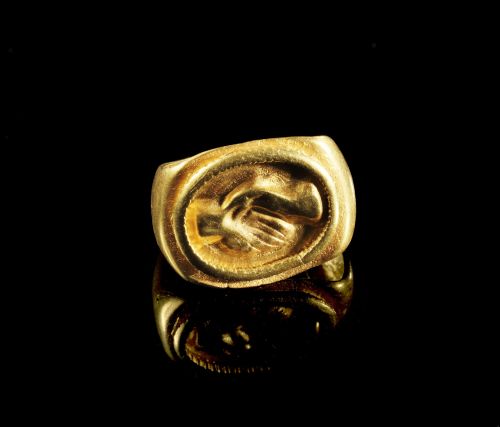 sadighgallery:Roman Gold Ring2nd - 3rd century A.DGolden ring with a dextrarum iunctio (hand-shake) 