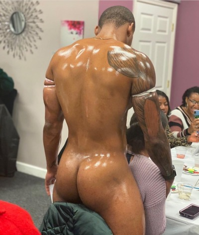 everythingchocolate:kingofazzsblog:duque459:Damn……………. 😍🍑😍🍑👅🍑👅