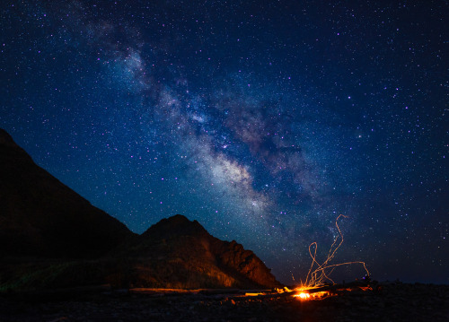 Flyaway Embers on a Crystal Clear Night - The Lost Coast, CA [OC][2048x1473]