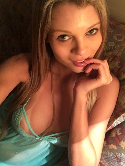 omgbobby46:  ddamaquetor:Daniela Marks http://omgbobby46.tumblr.com, adult photos