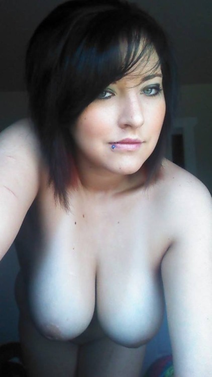 devildogforfun:  kittenslovedevildogs:  Hot Hayley!  One sexy chick