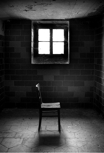 artizan3:  lonley_chair_by_Torsten_Hufsky.
