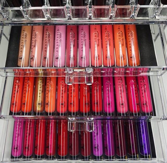 lipstick-and-luxury:    Lipstick and Luxury - All things fashionable and feminine