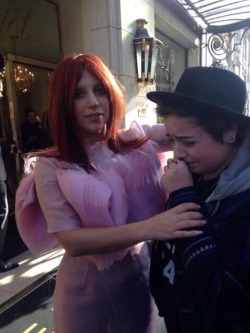 ladygagalooxo:Lady Gaga with a fan in Paris today.