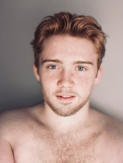 fiannabeag-deactivated20210805:New tumblr means new selfies 📸 