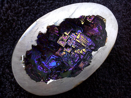 lightningale:telegantmess:robaschi:stunningpicture:A Bismuth Geode. Looks like a cyborgenetic eggDRA