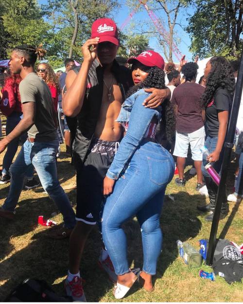 Awesomeblack-Girls:  Delicious Black Babes Are Desperate To Meet Men!