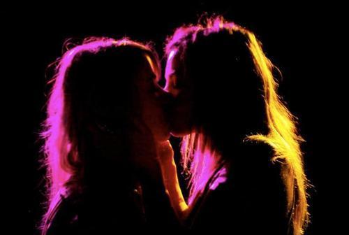 the-inspired-lesbian:  Love & Lesbians ♡I need to follow more blogs, checking out all new followers