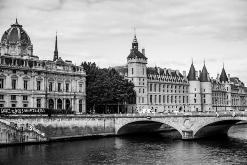 Paris 2019 #a7 #sonya7 #sony #blackandwhite #lightroom #black #travel #trip #paris #oldschool #atget