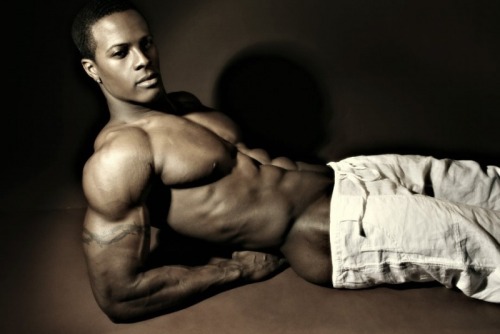 nubiannudaveritas:  Meet 36 year old, 5’11” 182-lb., Sidney Wilson, IV.