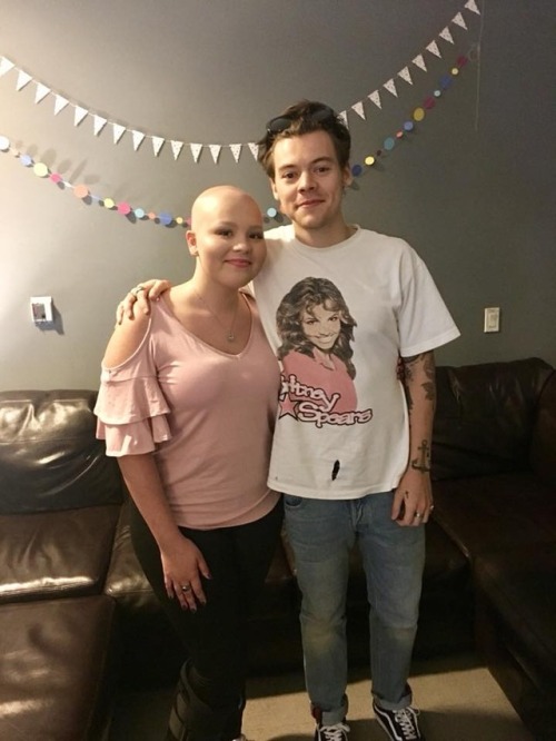 harrystylesdaily:  “Yes! Harry Styles granted Kaitlyn’s wish! Amazing start to a great night ahead! Nicest person in the world with the sweetest girl in the world ❤️”