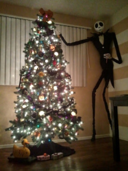 obsessedwithskulls:  Make your very own giant Jack Skellington with the instructions here: http://diynmbcprops.blogspot.com/2011/09/life-size-diy-jack-skellington-prop.html