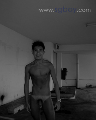 sgprotein:  mantop10691:  很喜歡裸體趴趴走的露鳥男   I could hardly call