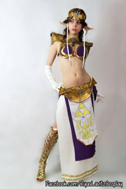 kamikame-cosplay:  Nice slave Zelda by Ryuu